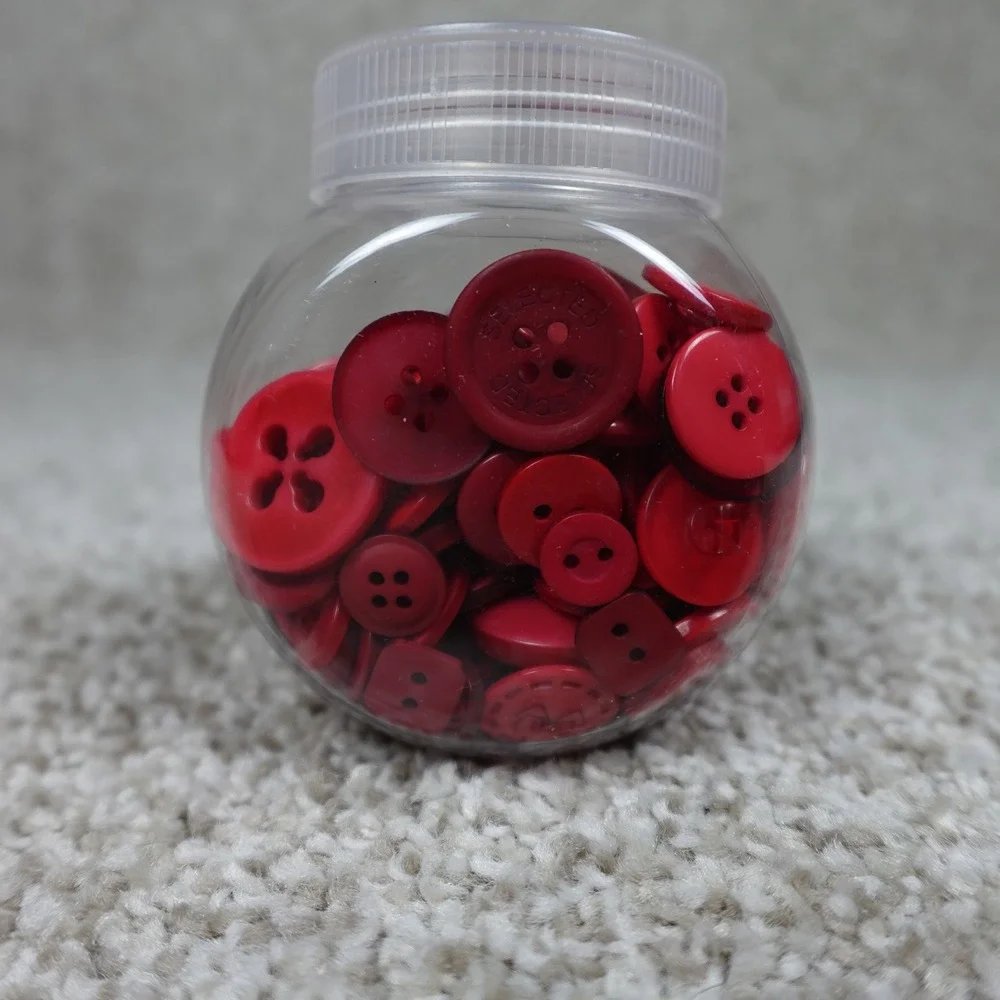 Blumenthal Lansing Co Red Buttons 4oz Jar Mixed Sizes Styles 540001006